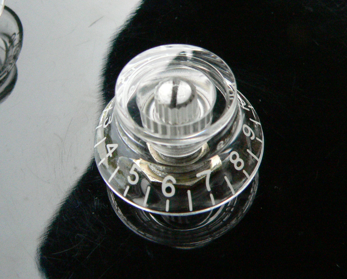 Top_hat_knob_transparent_raw.jpg